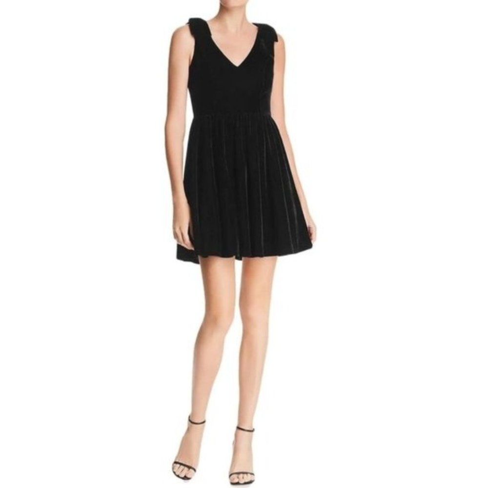 NWT Aqua Black Stretch Velvet Bow Shoulder Mini Dress Medium - Picture 1 of 4